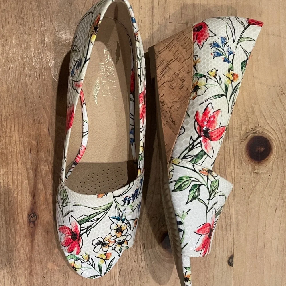 NWOT Aerosoles Application White Multicolor floral Cork Wedge Espadrilles 9M